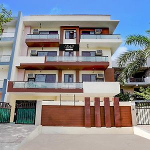 Super Collection O Sector 70 Noida